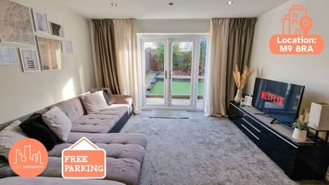 With over 4000 5* Star Reviews we have plenty of experience offering you the best possible stay in Manchester