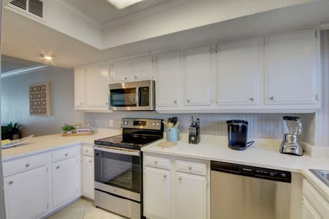 Condo, 2 Bedrooms | Private kitchen | Fridge, oven, coffee/tea maker, toaster