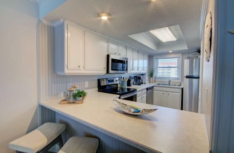 Condo, 2 Bedrooms | Private kitchen | Fridge, oven, coffee/tea maker, toaster