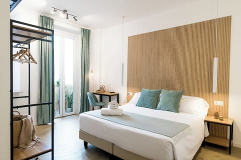 Classic Double or Twin Room | Down comforters, desk, laptop workspace, iron/ironing board