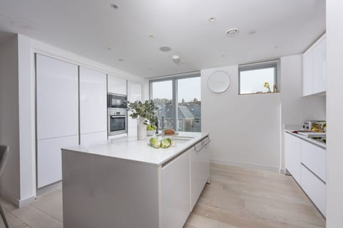 1 Island Reach, Newquay. Third floor: The modern kitchen is superbly equipped with everything you'll need during your stay