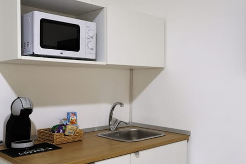 Comfort Quadruple Room | Desk, free WiFi, bed sheets