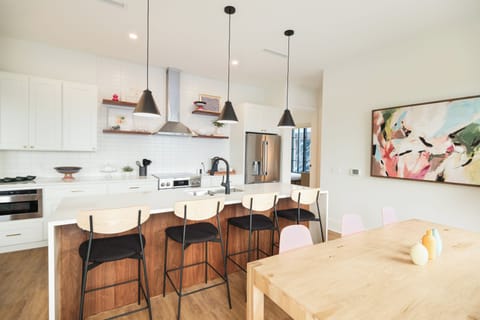 B207 Robinson | Private kitchen | Full-size fridge, microwave, oven, stovetop