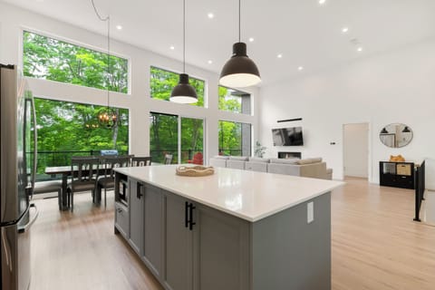 Chalet | Private kitchen | Coffee/tea maker, electric kettle, toaster