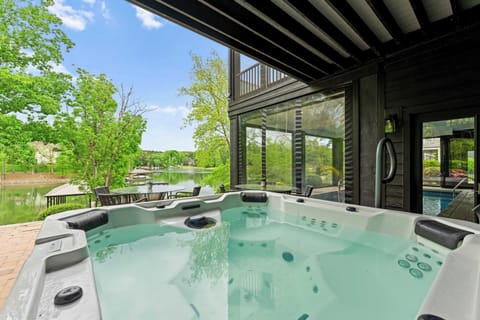 House (5 Bedrooms) | Interior