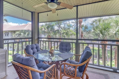Sunshine and palm trees are in abundance at Wild Pines - you'll enjoy both on the fully screened 3rd floor balcony.