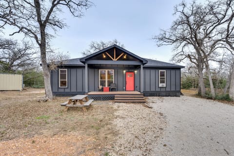 Waelder Vacation Rental | 3BR | 2BA | 4 Steps to Enter | 1,400 Sq Ft