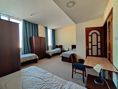 Laptop workspace, blackout drapes, iron/ironing board, free WiFi