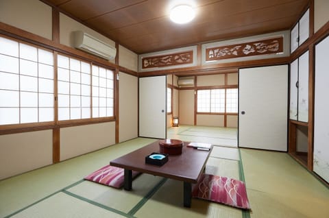 Japanese-style Twin Room, Non Smoking, Refrigerator | Free WiFi