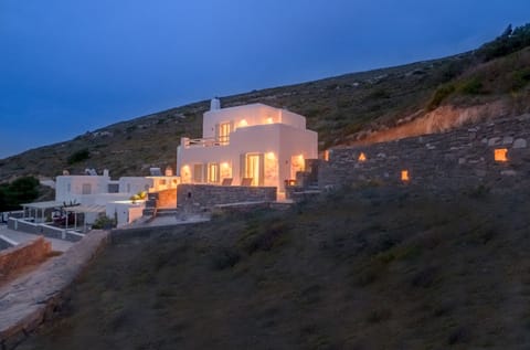 House | 4 bedrooms, desk