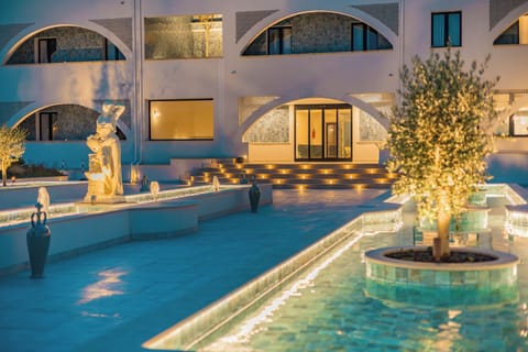Seasonal outdoor pool, pool umbrellas, sun loungers