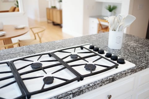 6 burner gas stovetop