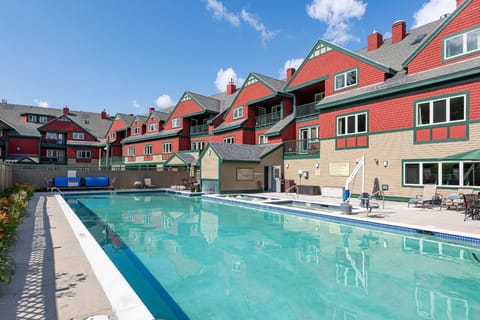 A year-round retreat where outdoor pools and breathtaking scenery create the ultimate escape.