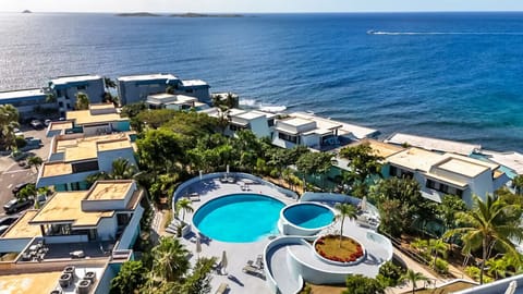 An aerial view of the Regatta Point pool!