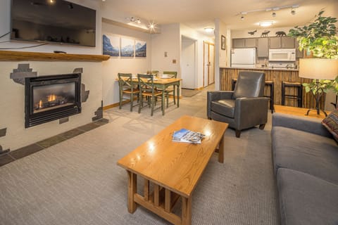 Open-concept floor plan | Main Level