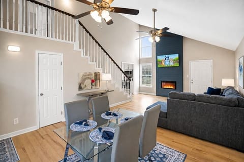 Relax in this bright and inviting great room after a day of boating, fishing, golf, or exploring the Lake Norman area.