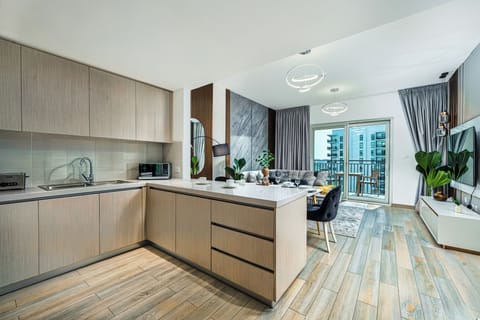 Signature Apartment, Balcony, Canal View | Private kitchen | Full-size fridge, microwave, oven, stovetop