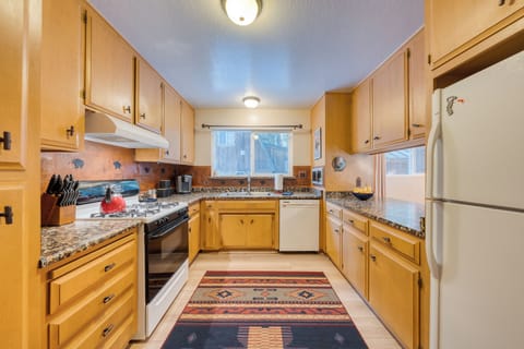 Fully equipped kitchen with all of the essentials.