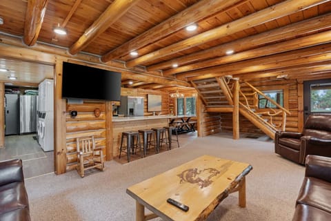 Main Cabin - Living Room