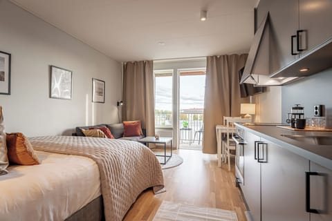 Premium Double Room | Soundproofing, free WiFi, bed sheets