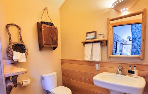 Meadow20Bright20Suite20at20RiverSong20Inn2038