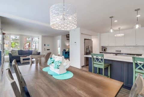 Light and bright kitchen, dining and living area