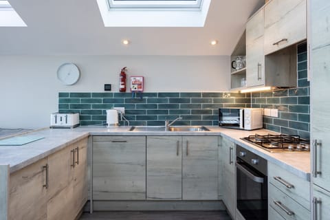 5 Lighthouse View Kitchen Alt View