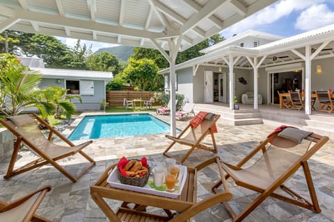 Just a few metres from the magnificent Diamant beach, Villa On The Rock is a chic and zen address. Its purely Creole architecture combined with modern furnishings is a gateway to a peaceful holiday.