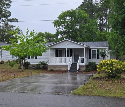 Entire 3 bedroom home 2.5 mikes from beach