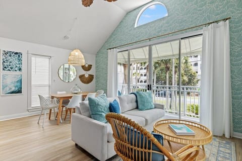 7A Upstairs Living Area With Dining Table