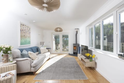 Warmly welcoming you to Poldreth, where luxury and comfort is promised