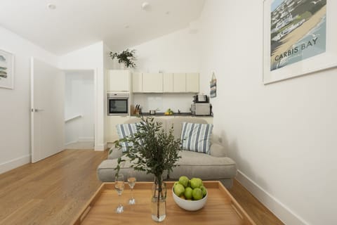 Sofa with coffee table in living room - 55 Una