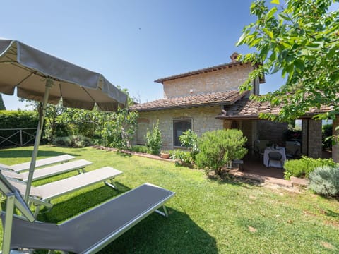 House, Shrub, Residential Area, Roof, Land Lot, Home, Garden, Cottage, Backyard