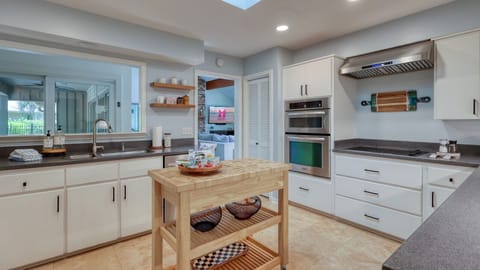 The Gourmet Hub: Cook, Create & Entertain with Ease