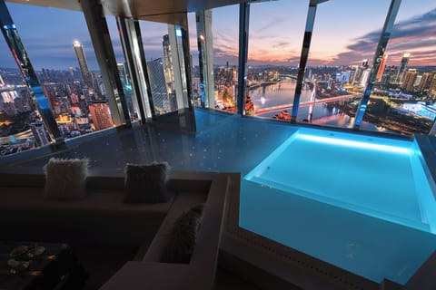 270° Crystal Gallery River Spa Duplex 2-Bedroom Suite | In-room safe, desk, blackout drapes, iron/ironing board (on request)