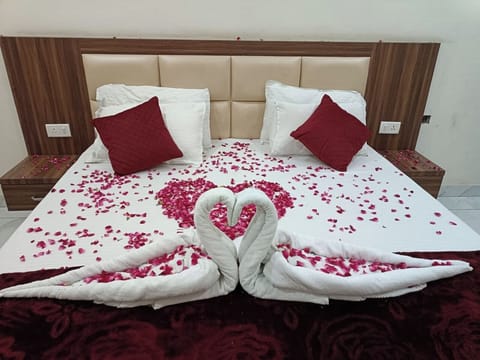 Deluxe Room | Memory foam beds, in-room safe, soundproofing, iron/ironing board