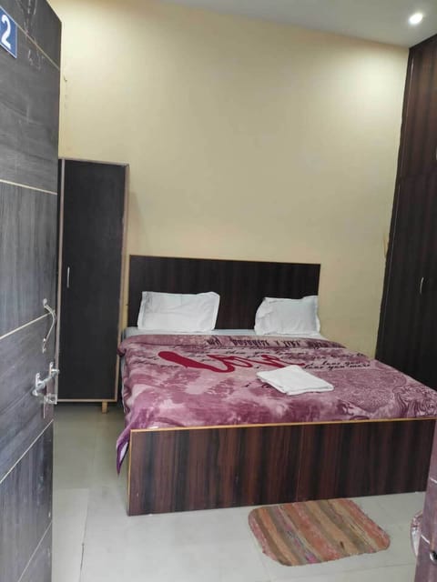 Basic Double Room | Desk, laptop workspace, soundproofing, free WiFi