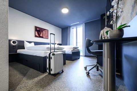 Classic Twin Room | Hypo-allergenic bedding, in-room safe, desk, blackout drapes