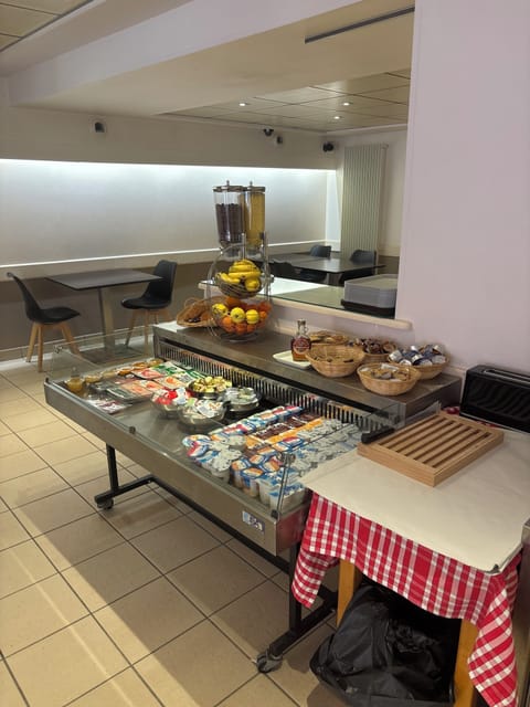 Daily buffet breakfast for a fee
