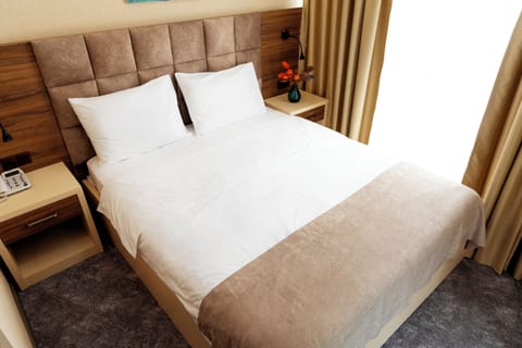 Standard Double Room | Desk, laptop workspace, free WiFi