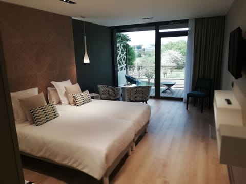 Design Double or Twin Room, Garden View | Premium bedding, in-room safe, desk, blackout drapes