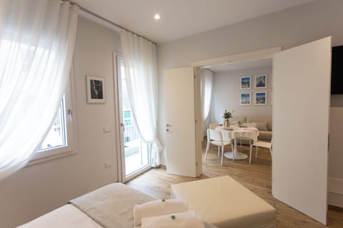 Deluxe Apartment | In-room safe, soundproofing, free WiFi, bed sheets