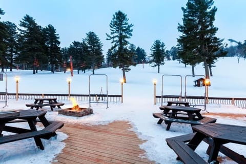 Gather around the firepit for cozy après-ski evenings outside