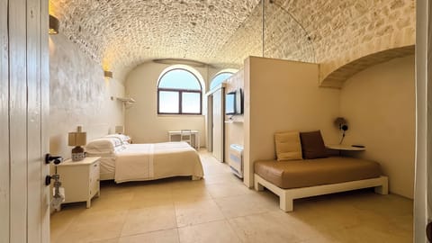 Classic Room | Premium bedding, down comforters, memory foam beds, minibar