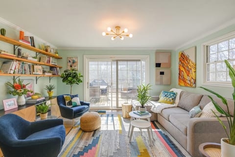 Fairview Vacation Rental | 2BR | 1.5BA | 1,100 Sq Ft | 3 Steps Required