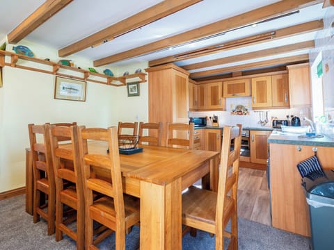 Kitchen | Royale - Gables Getaways, Beaworthy