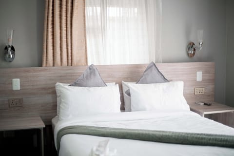 Standard Double Room, Patio | Iron/ironing board, free WiFi