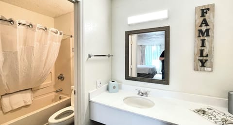 Combined shower/tub, towels, soap, shampoo