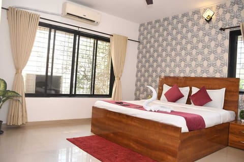 Deluxe Double or Twin Room, City View | Soundproofing, iron/ironing board, free WiFi