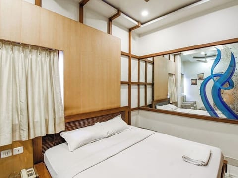 Comfort Single Room | Desk, soundproofing, free WiFi, bed sheets